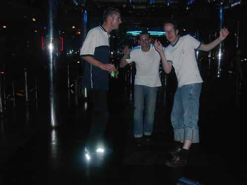 jacuzzi club stampvolle disco