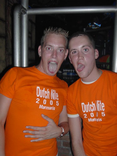 Bas en Iemand