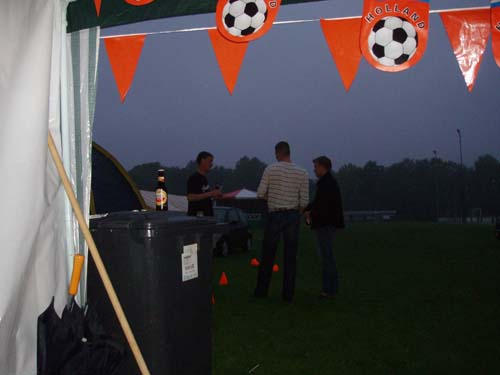 Biertje in de regen