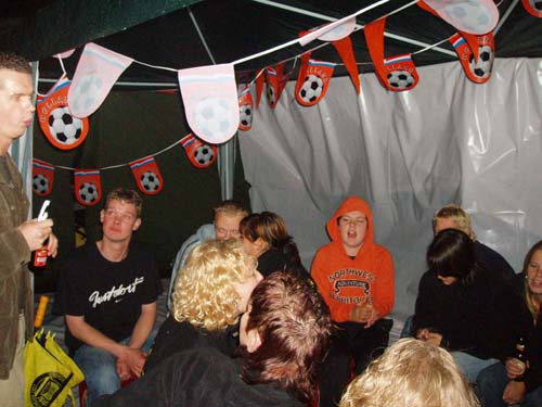 Nena in oranje