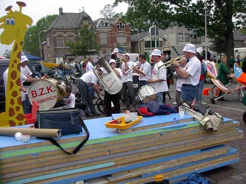 rk een minuut stilte voor de tosti band