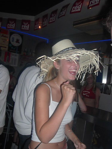 strohoed feest